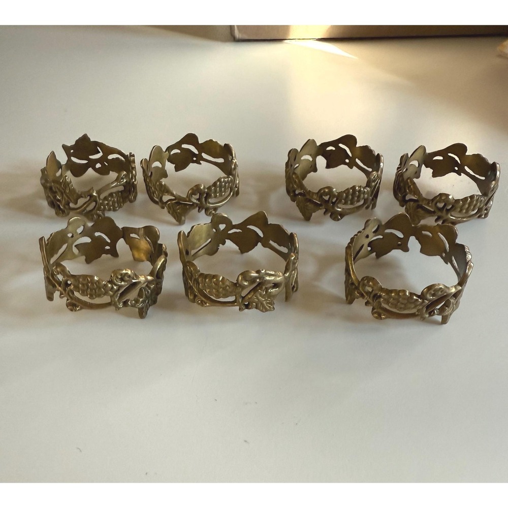 Vintage Brass Grapevine Napkin Rings.‎ Set of 6 plus an extra.